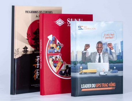 Agenda et livre avec une reliure dos carré collé