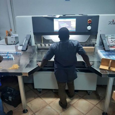 Coupe au massicot entièrement programmables