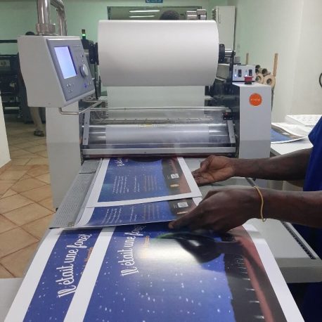 Pelliculage à chaud de documents imprimés